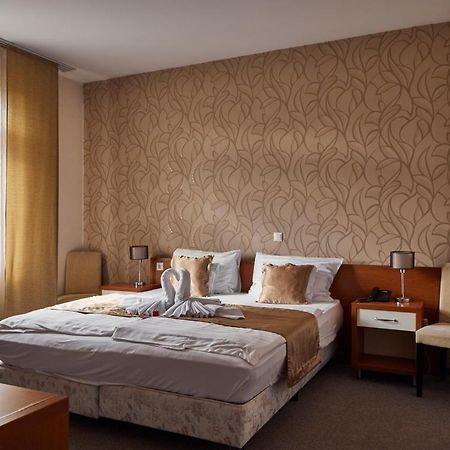 Boutique Hotel Sopianae Pecs Ngoại thất bức ảnh
