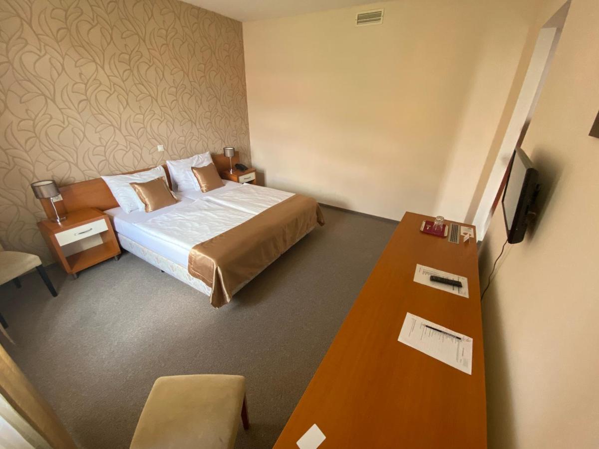 Boutique Hotel Sopianae Pecs Ngoại thất bức ảnh