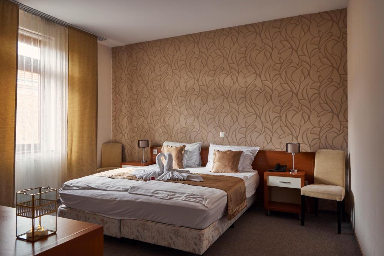 Boutique Hotel Sopianae Pecs Ngoại thất bức ảnh