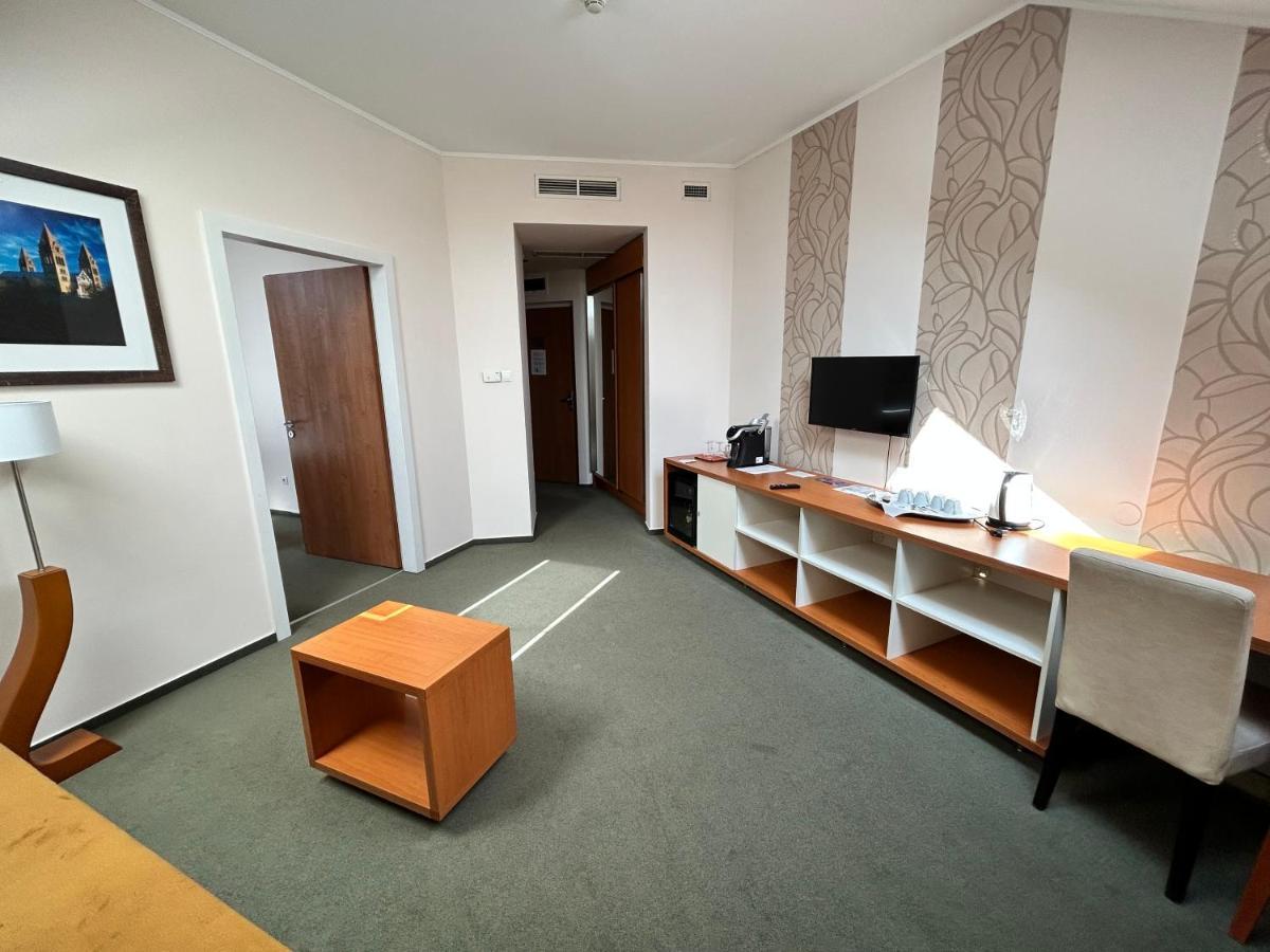 Boutique Hotel Sopianae Pecs Ngoại thất bức ảnh