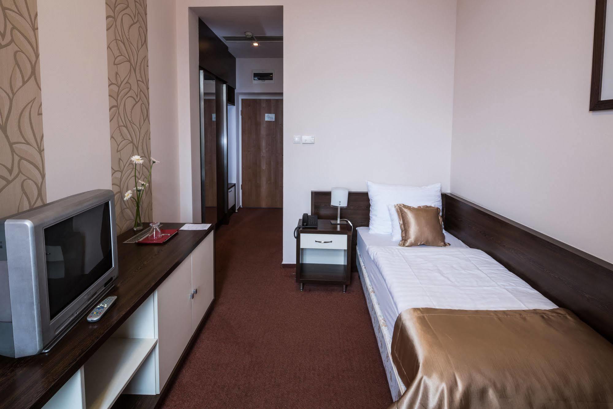 Boutique Hotel Sopianae Pecs Ngoại thất bức ảnh