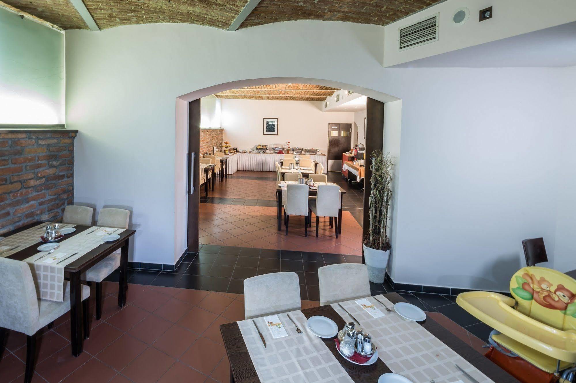 Boutique Hotel Sopianae Pecs Ngoại thất bức ảnh