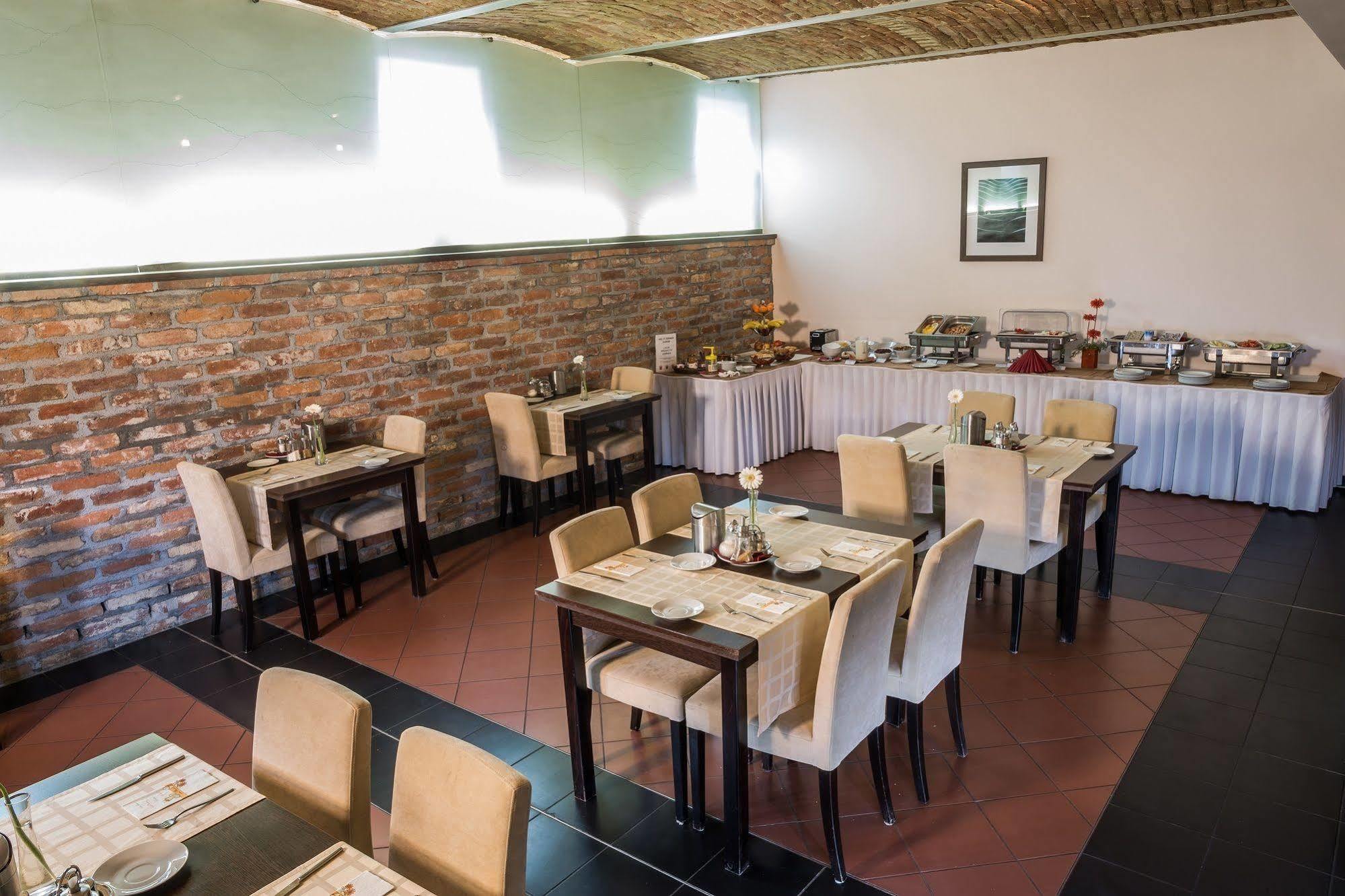 Boutique Hotel Sopianae Pecs Ngoại thất bức ảnh